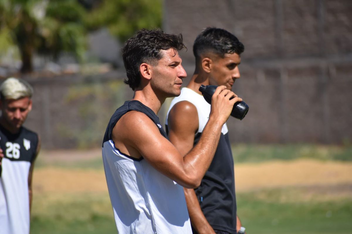 El Topo Franco Meritello volvió de San Martín de Tucumán, pero podría volver a irse a otro club. El Topo Franco Meritello volvió de San Martín de Tucumán, pero podría volver a irse a otro club.