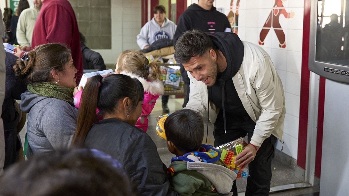 Los jugadores pudieron compartir un lindo momento con los chicos internados. Los jugadores pudieron compartir un lindo momento con los chicos internados.
