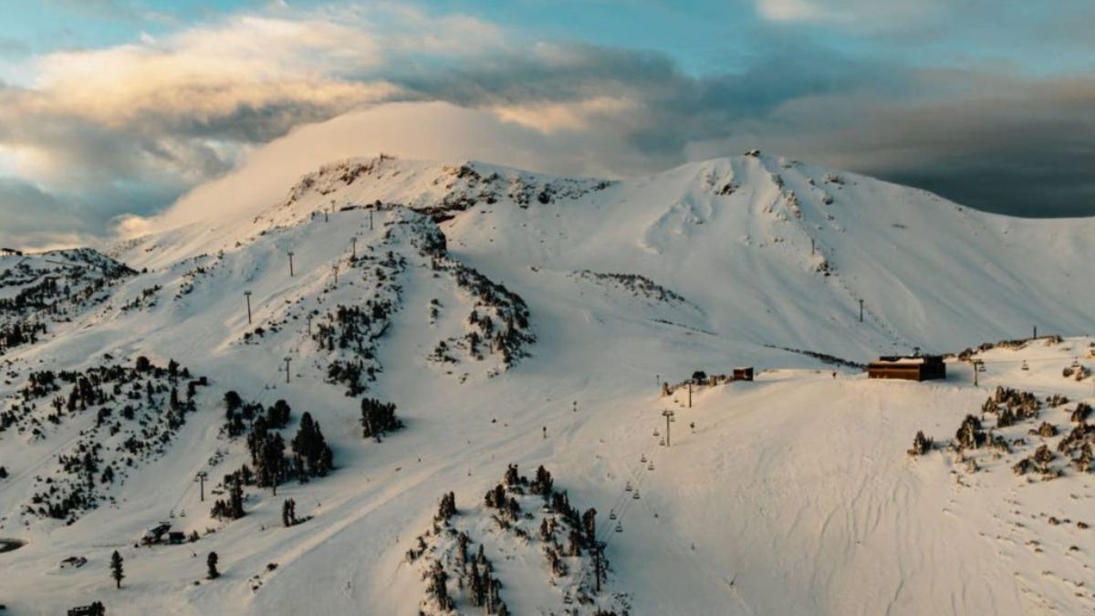 EEUU: California se prepara para una temporada de esquí con nevadas récord y ya tiene fechas de apertura para 2026