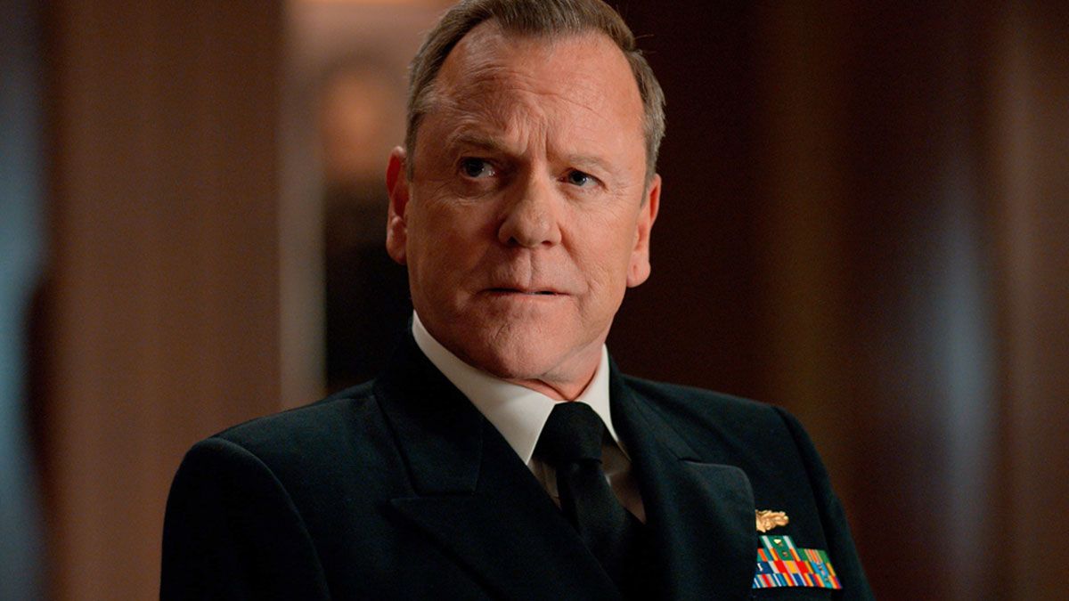 El actor Kiefer Sutherland interpreta al capitán Queeg en la película de Netflix.