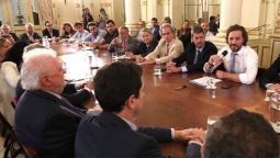 El jefe de Gabinete lideró una reunión interministerial para prevenir el coronavirus