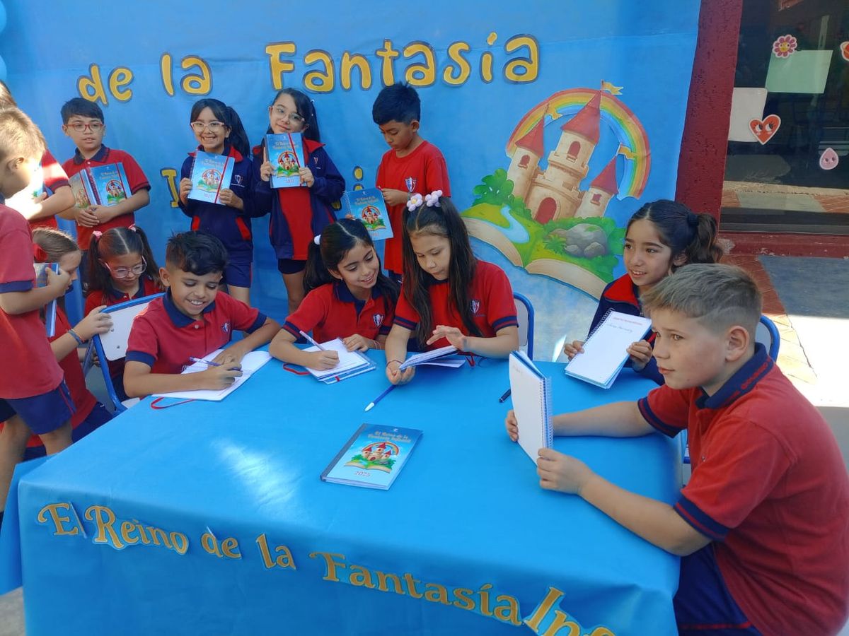Los chicos presentaron su libro, luego de varios meses de producciones escritas y lecturas para dominar el género infantil.