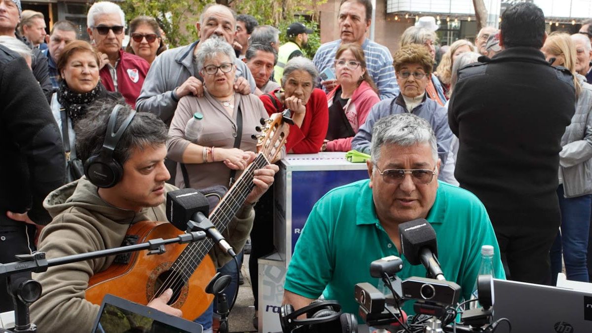 Radio Nihuil festejó sus 66 años desde la Peatonal de la Ciudad de Mendoza