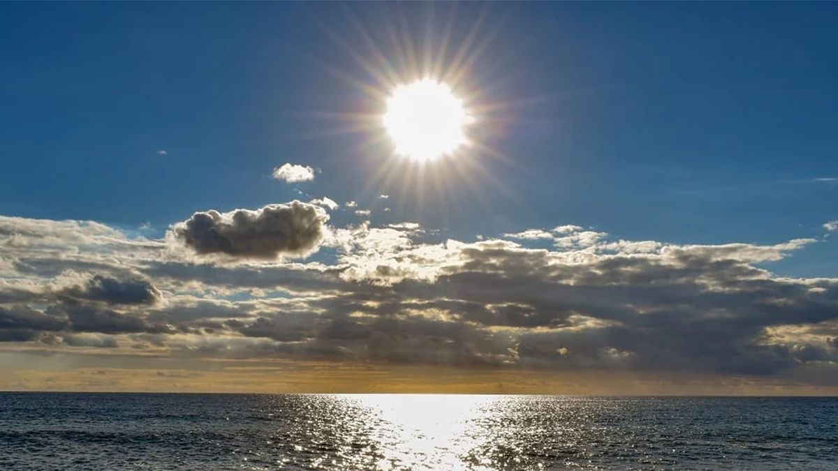 La Organización Mundial de la Salud señala que es un mito que la exposición al sol o a temperaturas mayores de 25ºC protejan contra la Covid-19.