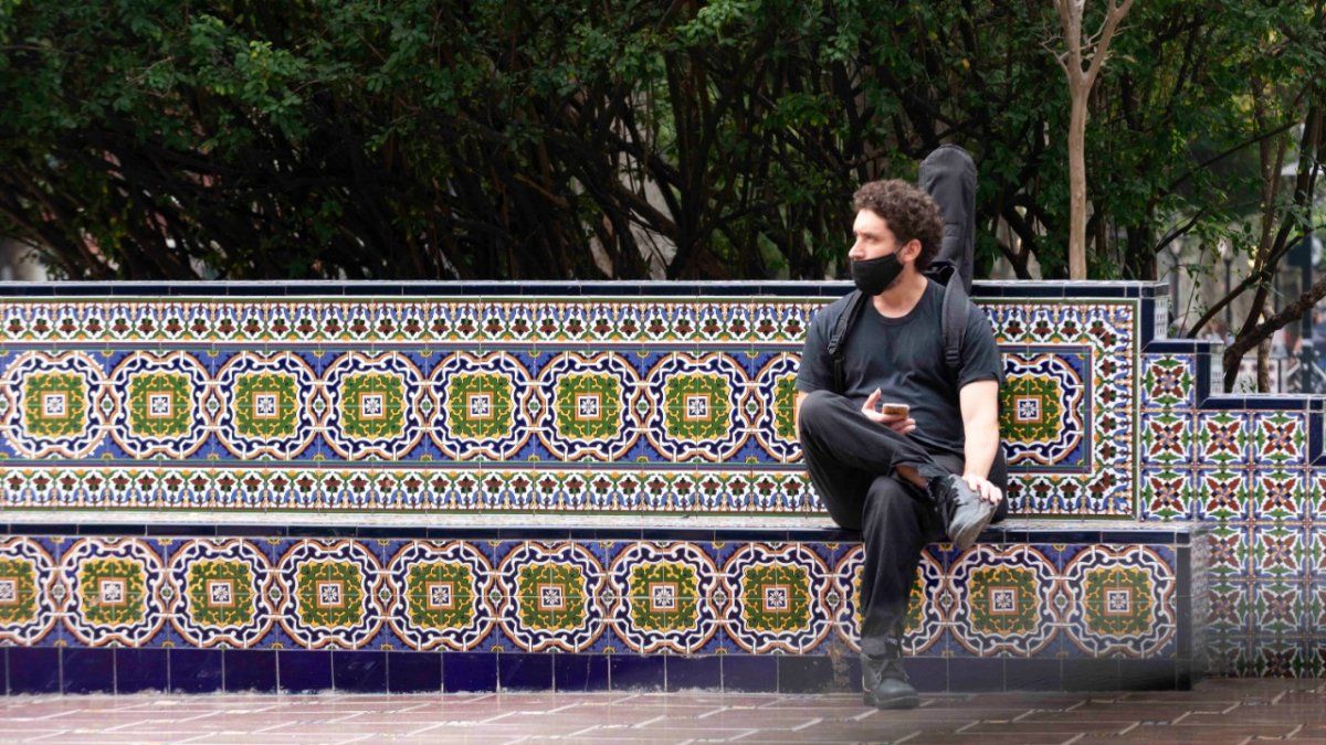 Mendoza aplicará restricciones en todo su territorio. Se permitirán las reuniones familiares y el alerta sanitaria se establece a las 0.30.