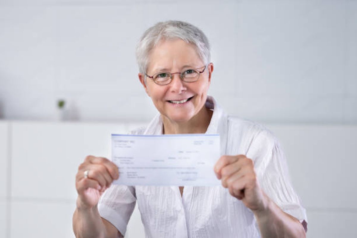 Estos jubilados y pensionados recibirán su cheque el 16 de abril. Estos jubilados y pensionados recibirán su cheque el 16 de abril.