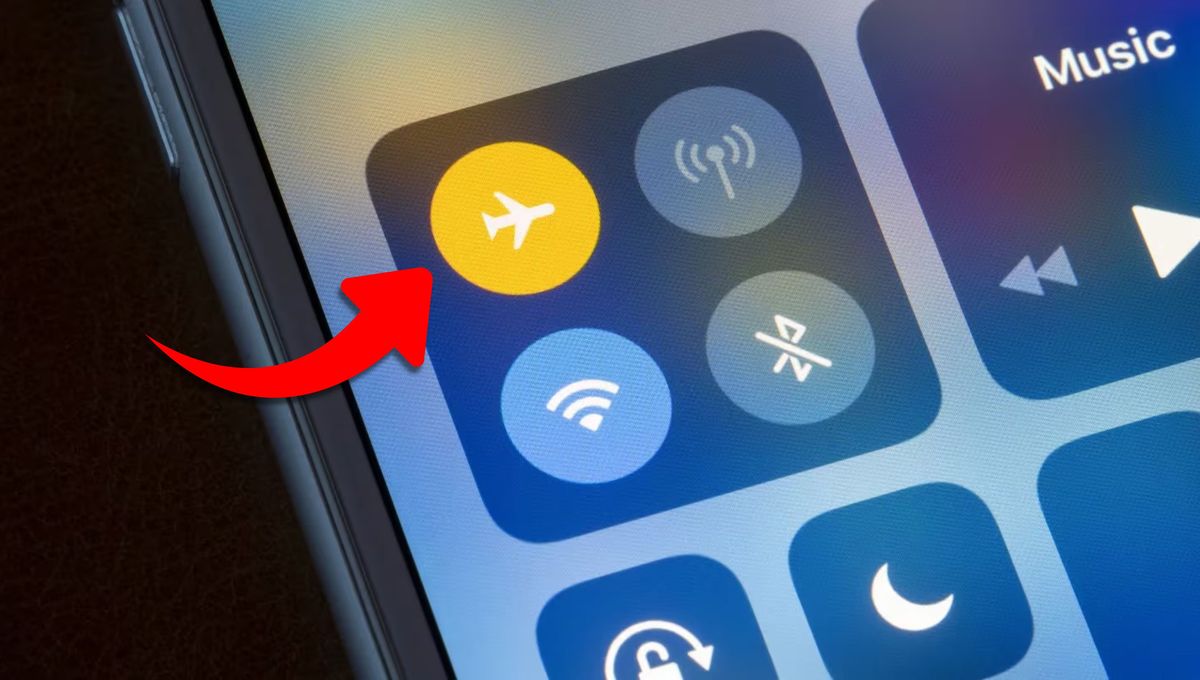 ¿Qué pasa si no ponemos el celular en modo avión durante un vuelo?