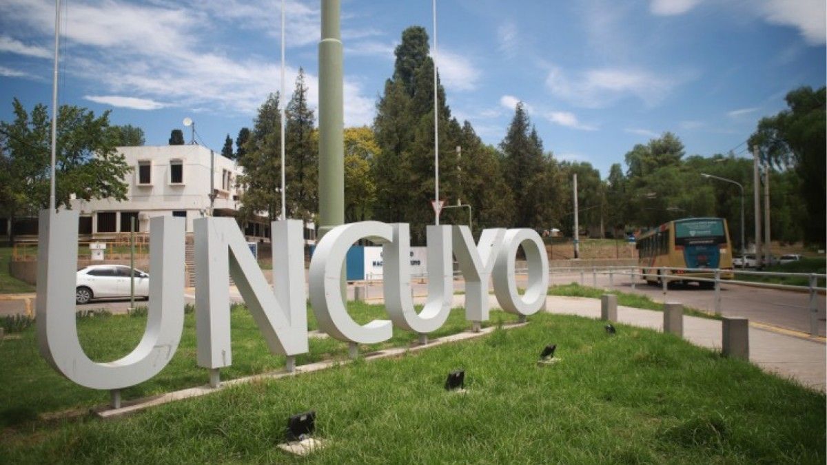 Un fuerte cruce televisivo se dio en el búnker de La Casa del Mundial entre los candidatos al rectorado de la UNCUYO, exponiendo miradas totalmente opuestas sobre la oferta académica de la institución.