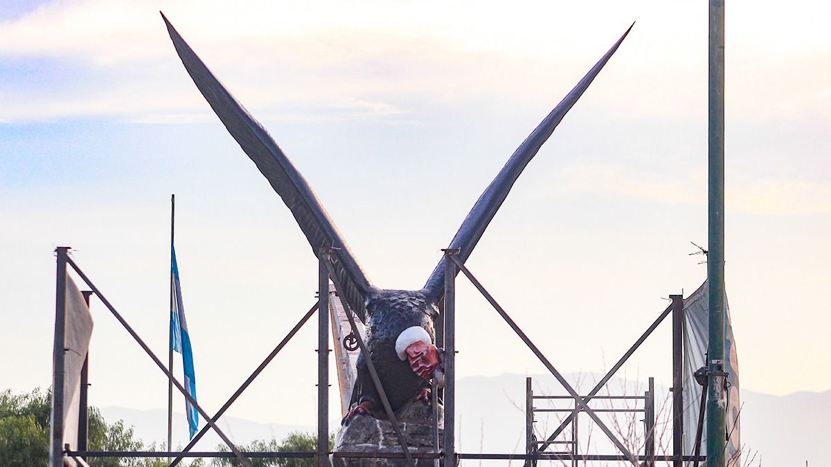 La escultura del Cóndor del Acceso fue restaurada por el arquitecto Orlando Leytes, para Patrimonio del ministerio de Cultura y Turismo.