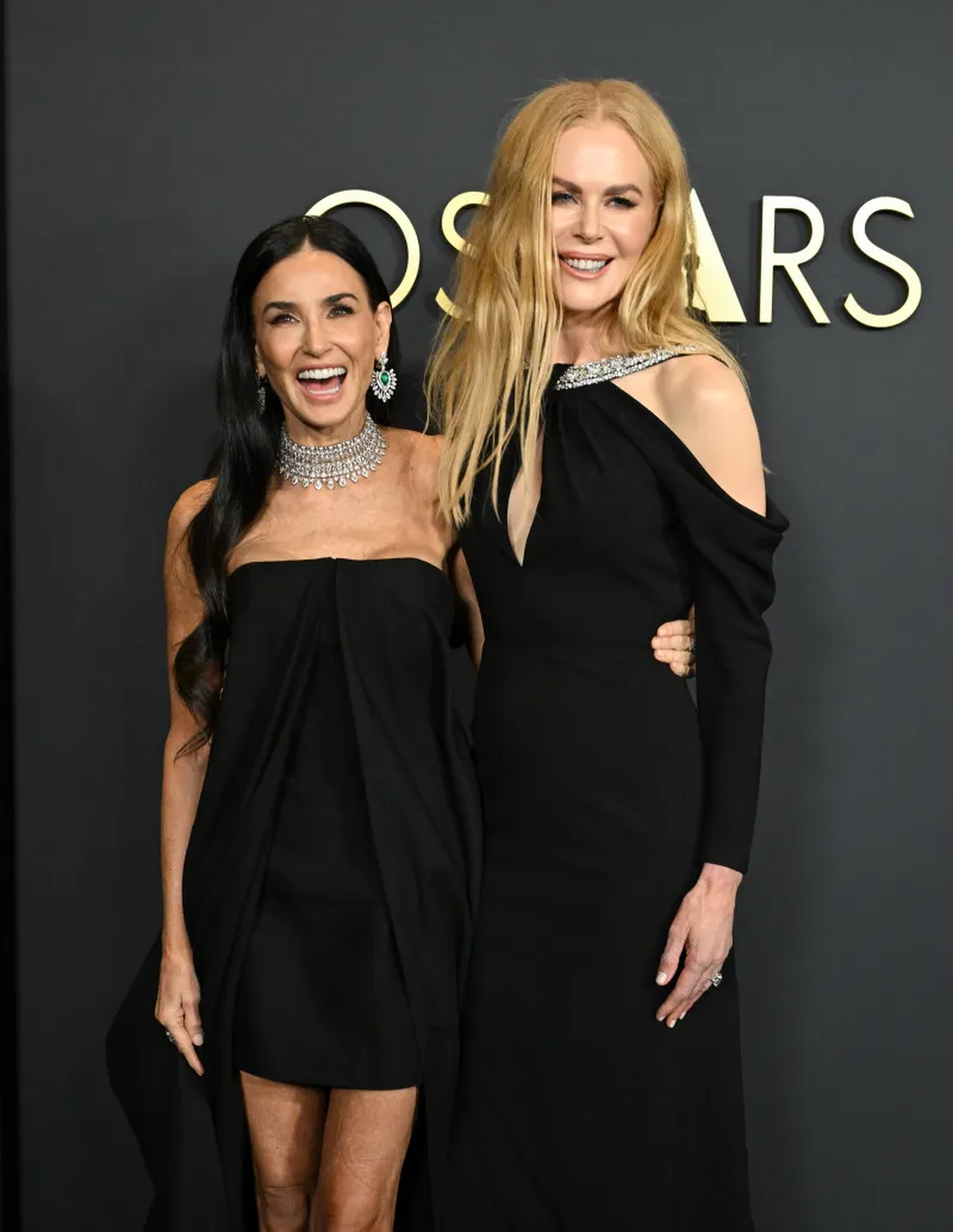 A sus 62 años Demi Moore estrena mini vestido ultra XS al ras y paraliza la fiesta pre Oscar. A sus 62 años Demi Moore estrena mini vestido ultra XS al ras y paraliza la fiesta pre Oscar.