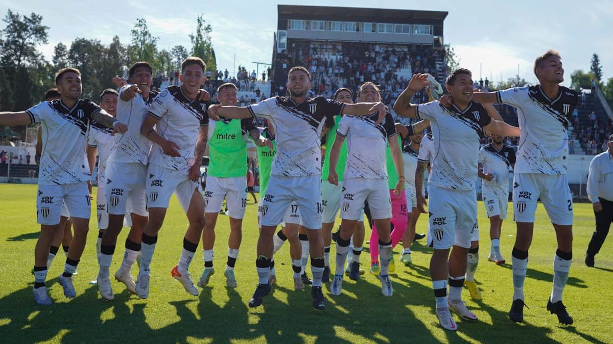Gimnasia y Esgrima goleó a Guillermo Brown y jugará el Reducido por el segundo ascenso