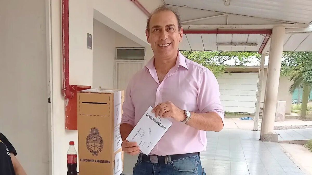 Raúl Ceverino encabeza la lista de concejales oficial del peronismo en Las Heras. Raúl Ceverino encabeza la lista de concejales oficial del peronismo en Las Heras.