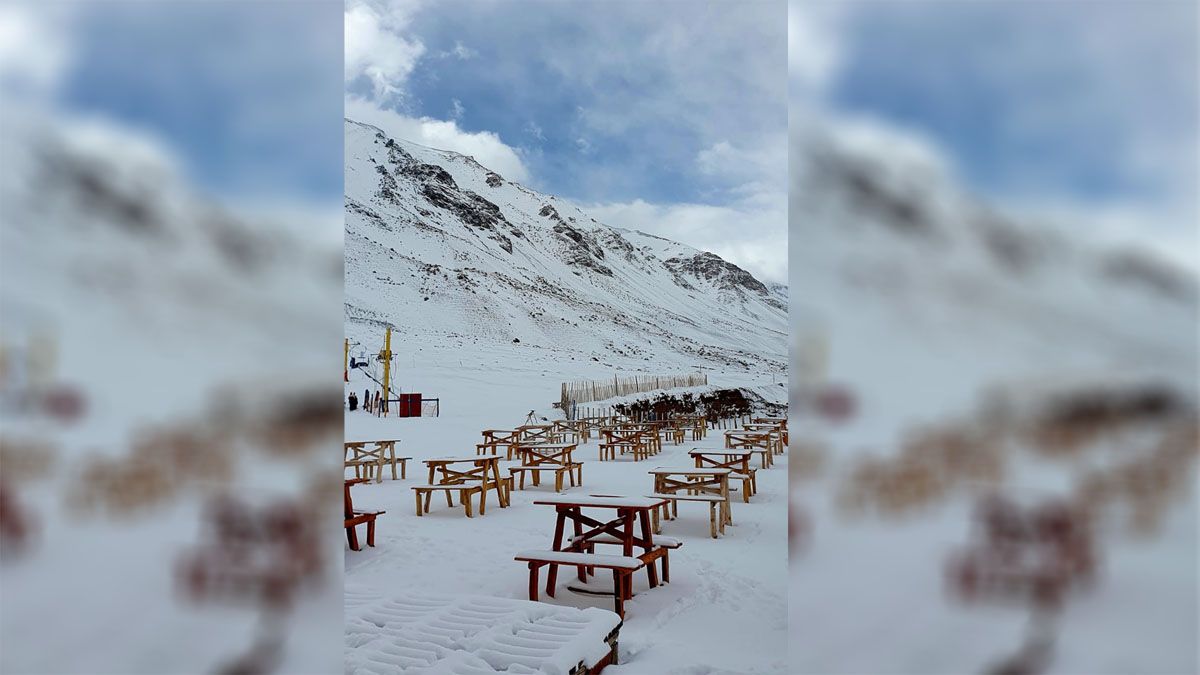 Así estaba Los Puquios el miércoles al mediodía, luego de una leve nevada en la alta montaña. Así estaba Los Puquios el miércoles al mediodía, luego de una leve nevada en la alta montaña.