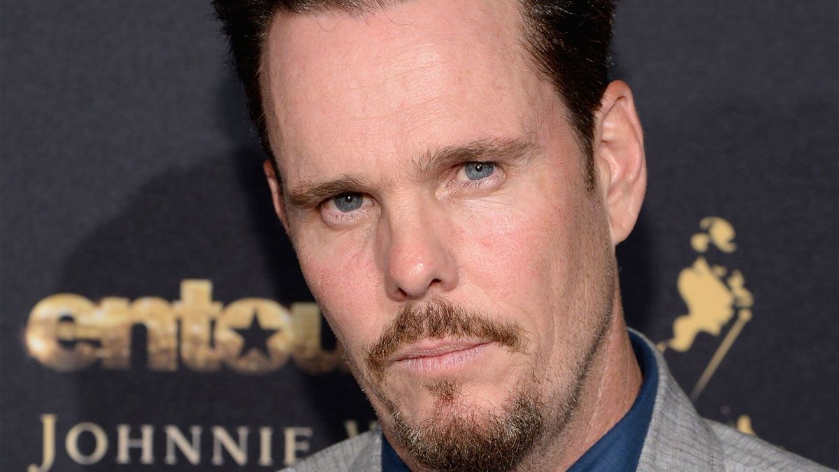 El actor Kevin Dillon interpreta a Connor Connolly en la película de Netflix.