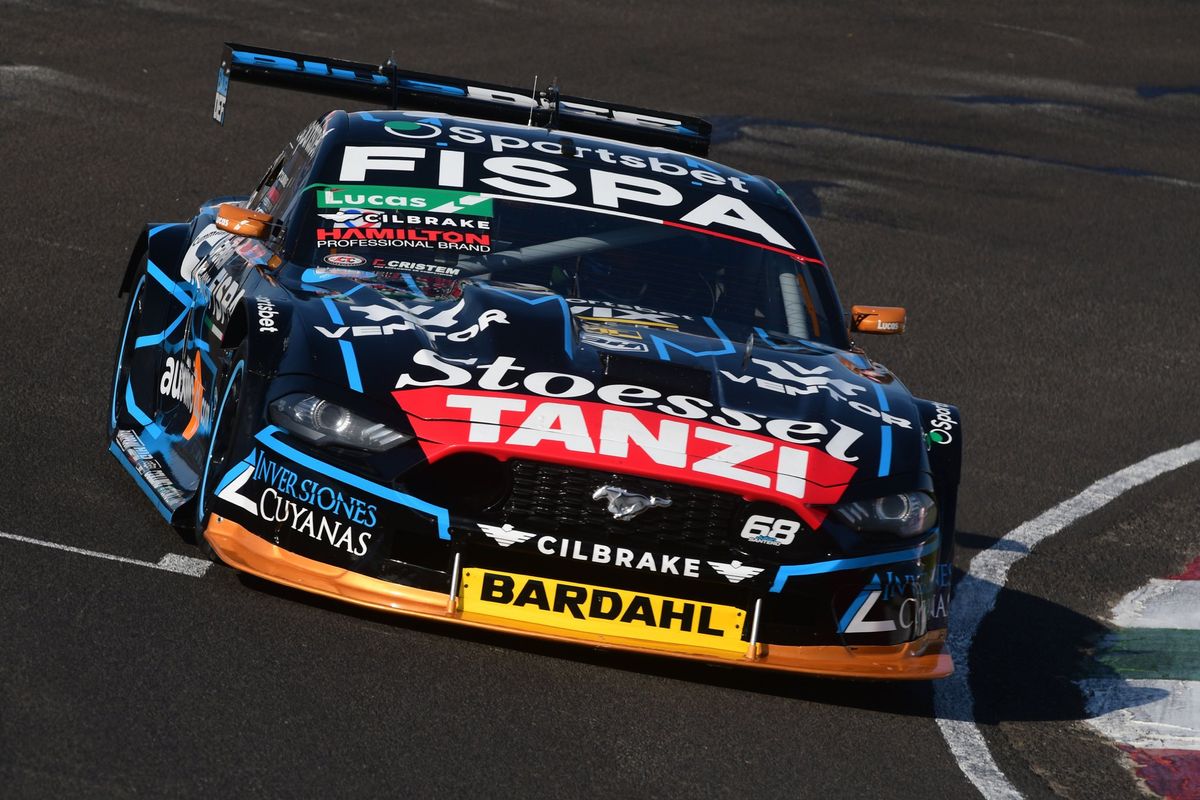 Julián Santero está a tres carreras de quedarse con la Copa de Oro del Turismo Carretera. Julián Santero está a tres carreras de quedarse con la Copa de Oro del Turismo Carretera.