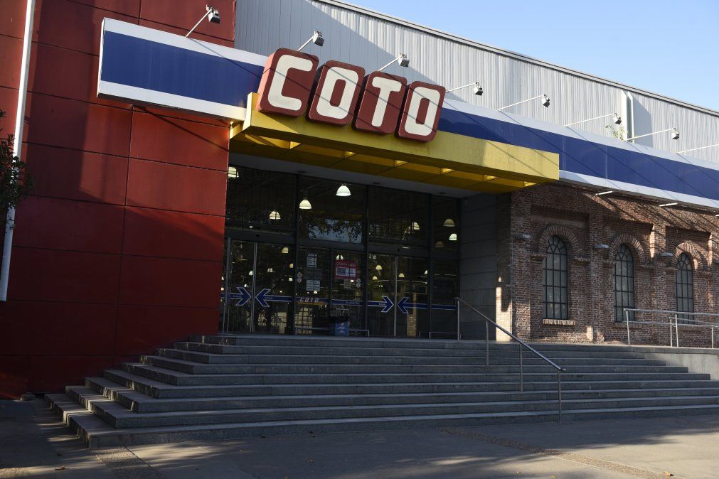 Coto deberá cumplir con la ley de descanso dominical a partir del 1º de julio