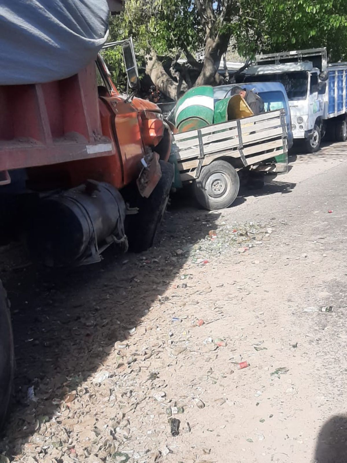 Fuerte impacto entre los dos vehículos.