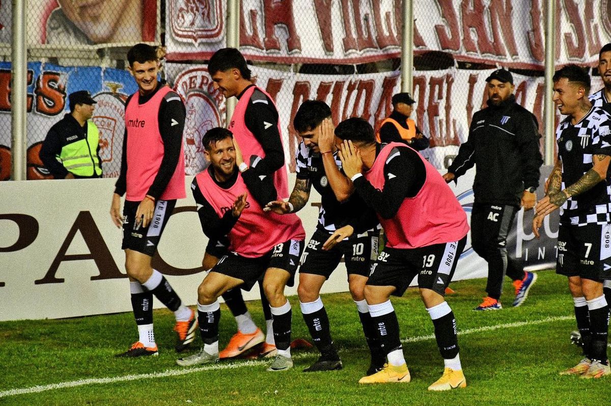 Agustín Bindella le dio el triunfo a Gimnasia y Esgrima ante el Deportivo Morón. El Lobo sueña con jugar la final por el primer ascenso.