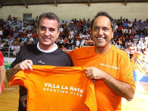 Paco Pérez y Scioli se enfrentaron en un picadito de fútbol a beneficio de los daminificados por la tormenta