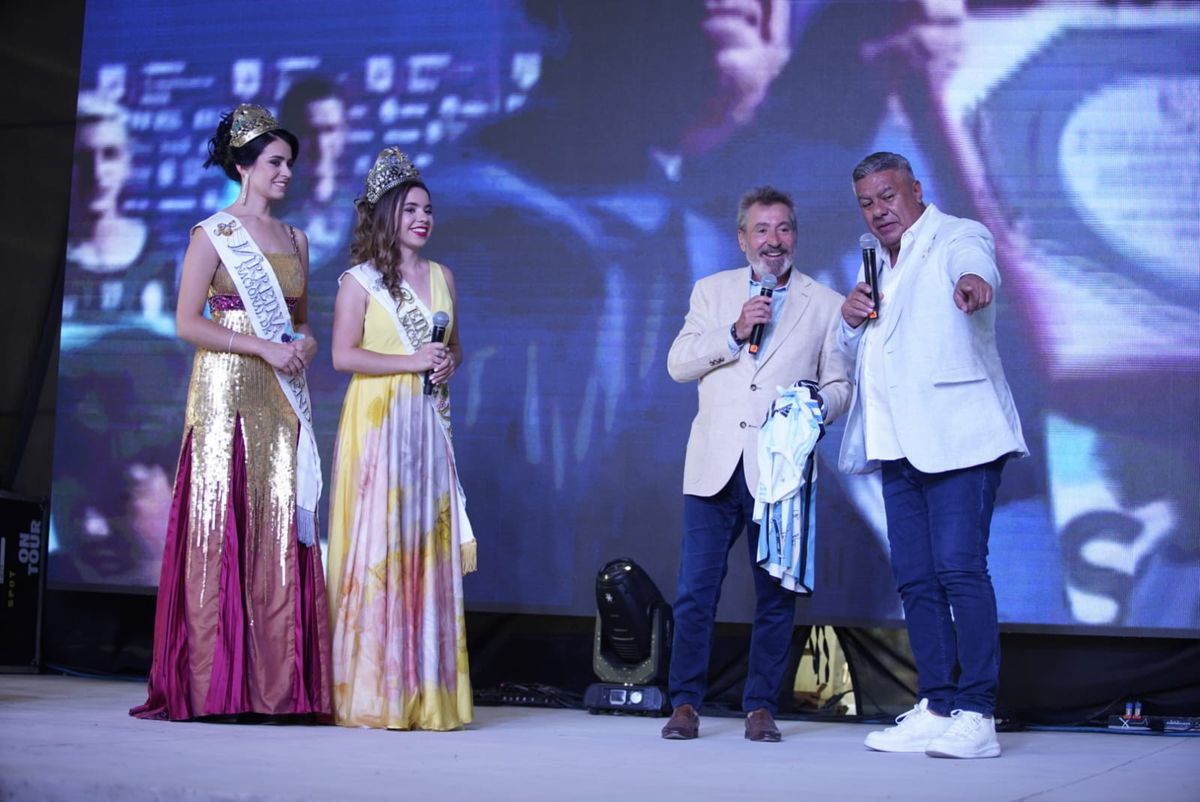 La Virreina Gemina Navarro, la Reina Ana Laura Verde, Daniel Vila y Claudio Chiqui Tapia.