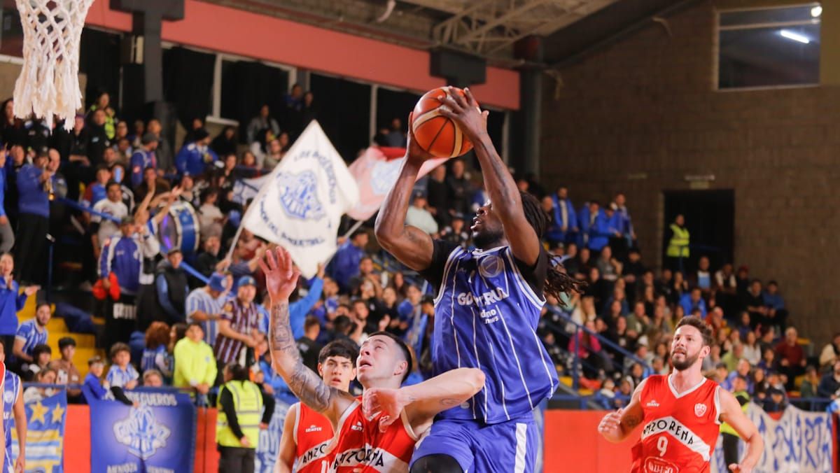 Godoy Cruz defiende la corona en la Superliga masculina de básquet.