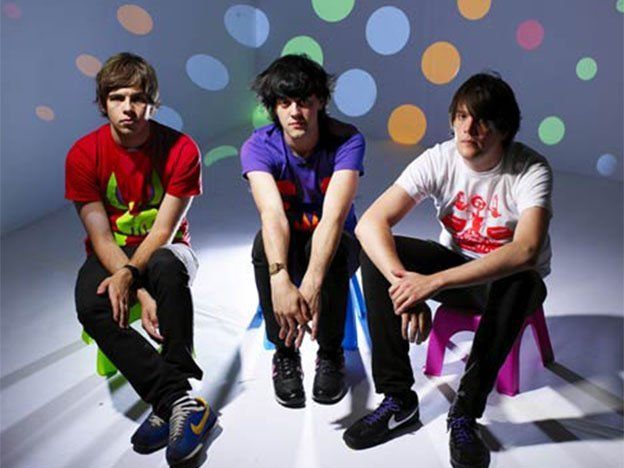 Regresa Klaxons y suena en Coming Music