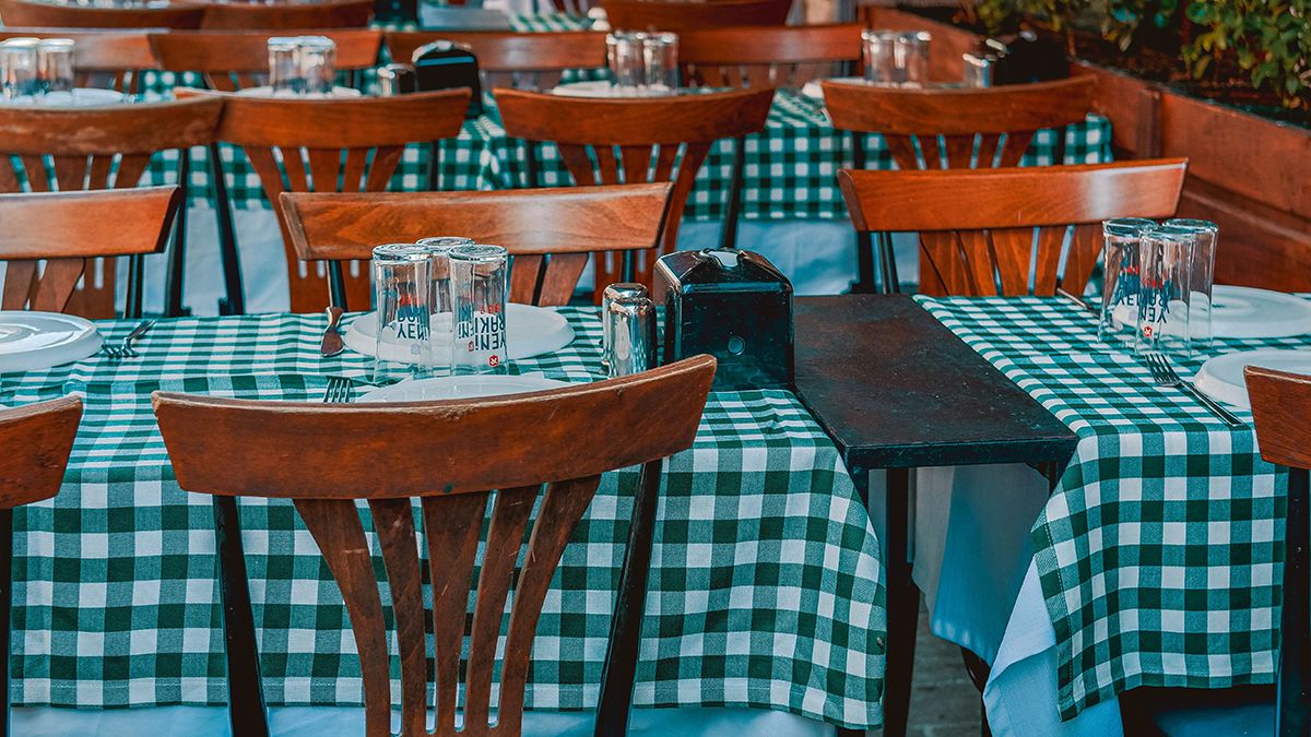 Los restoranes tradicionales tienen un valor que va más allá de sus recetas: son espacios de memoria e identidad. Los restoranes tradicionales tienen un valor que va más allá de sus recetas: son espacios de memoria e identidad.