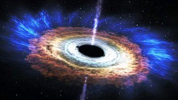 Mirá como un agujero negro devora una estrella