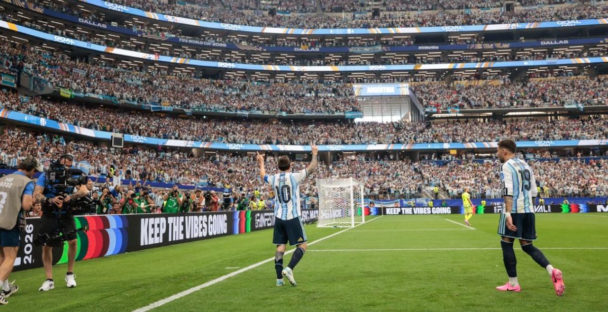 Messi fue ovacionado por todo el estadio.