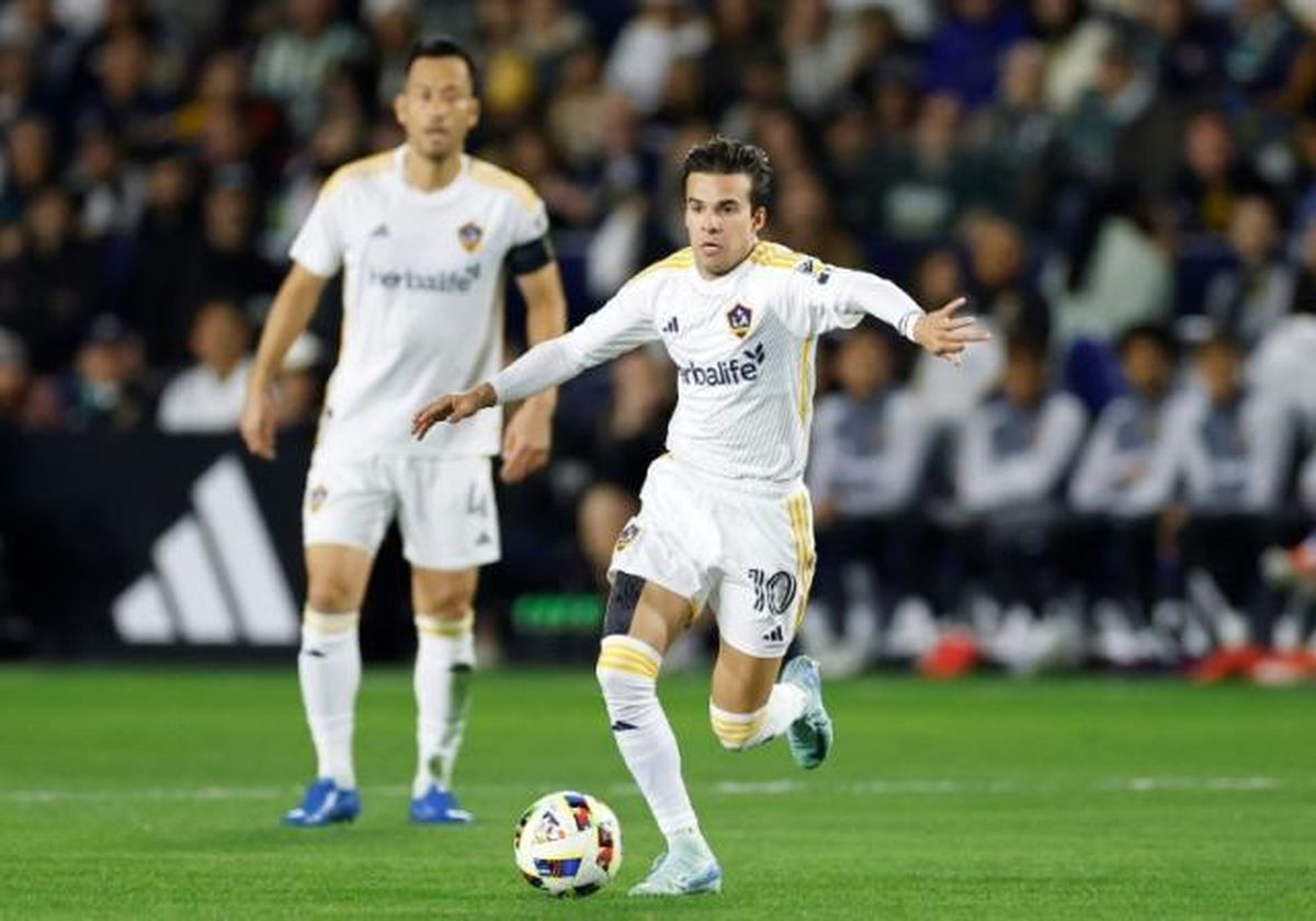 Riqui Puig jugó durante 30 minutos con la lesión en la rodilla. Riqui Puig jugó durante 30 minutos con la lesión en la rodilla.