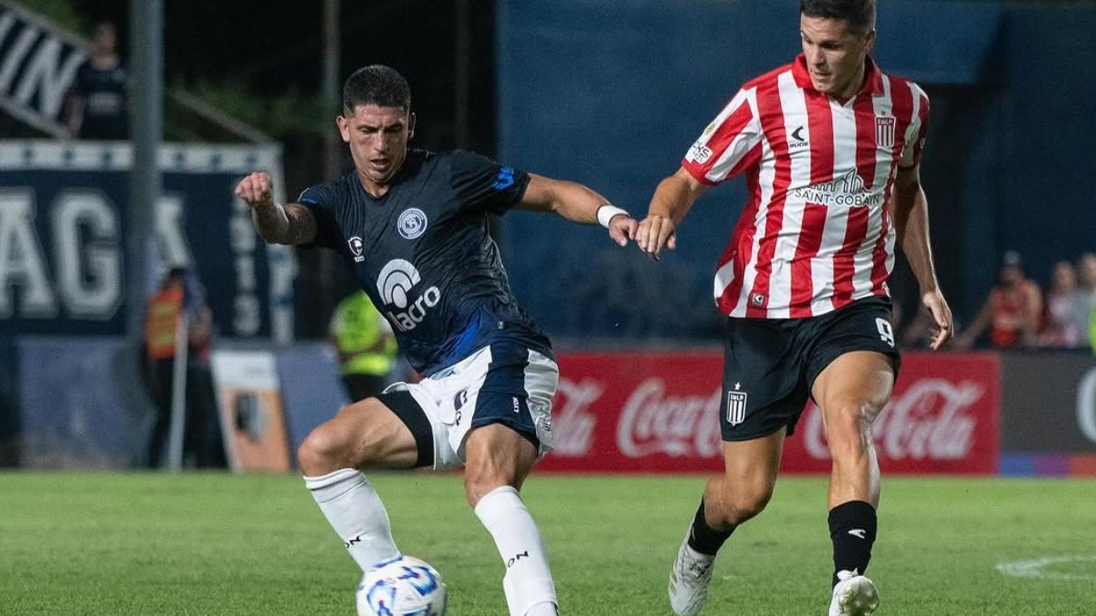 Santiago Flores volvió a jugar con la camiseta de&nbsp; Independiente Rivadavia. Foto: Gentileza.