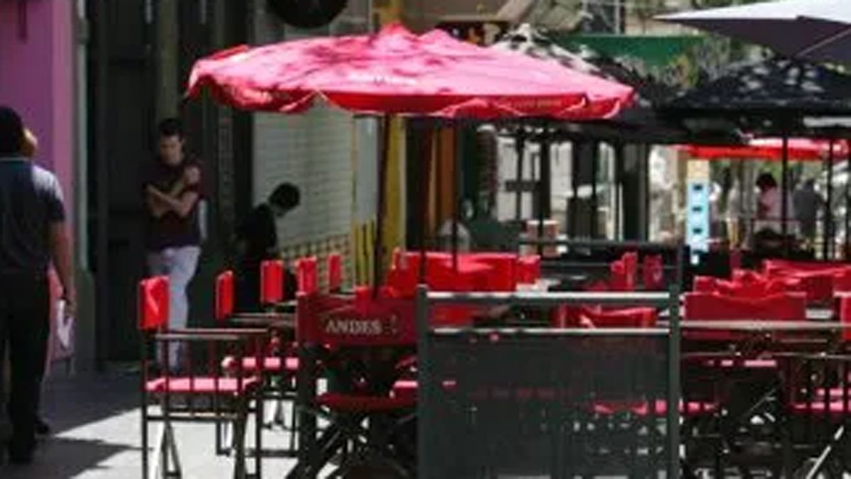 Por la crisis económica ya cerraron definitivamente más de 200 locales gastronómicos y hoteles en Mendoza.