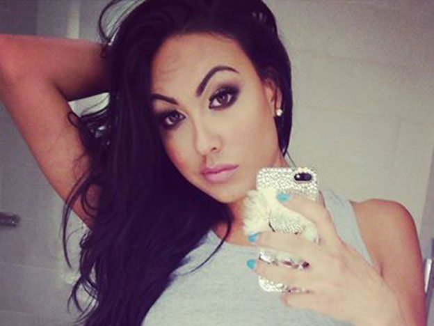 Un jugador del Arsenal admitió en Twitter una infidelidad con una sensual modelo