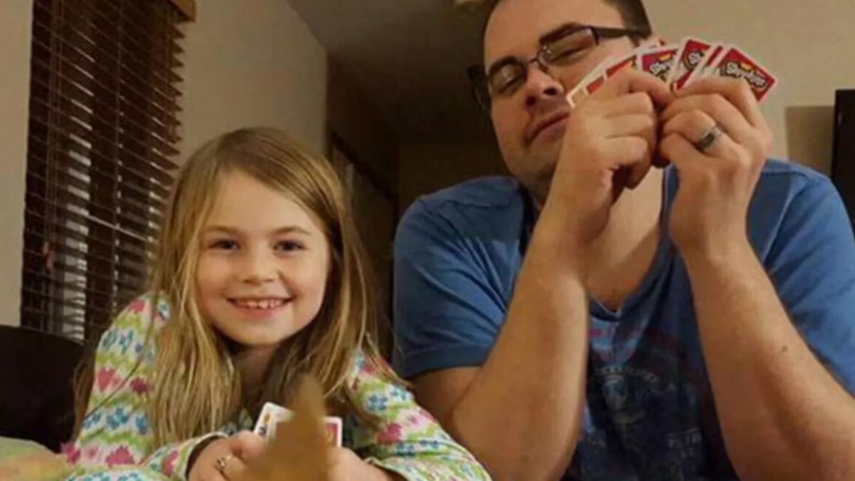 Ryan Iserka junto a su hija Kahila. El papá tenía la custodia de la niña pero en una visita de su mamá, la menor fue secuestrada