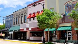 DeLand es un pueblo con zonas ancladas en el pasado.
