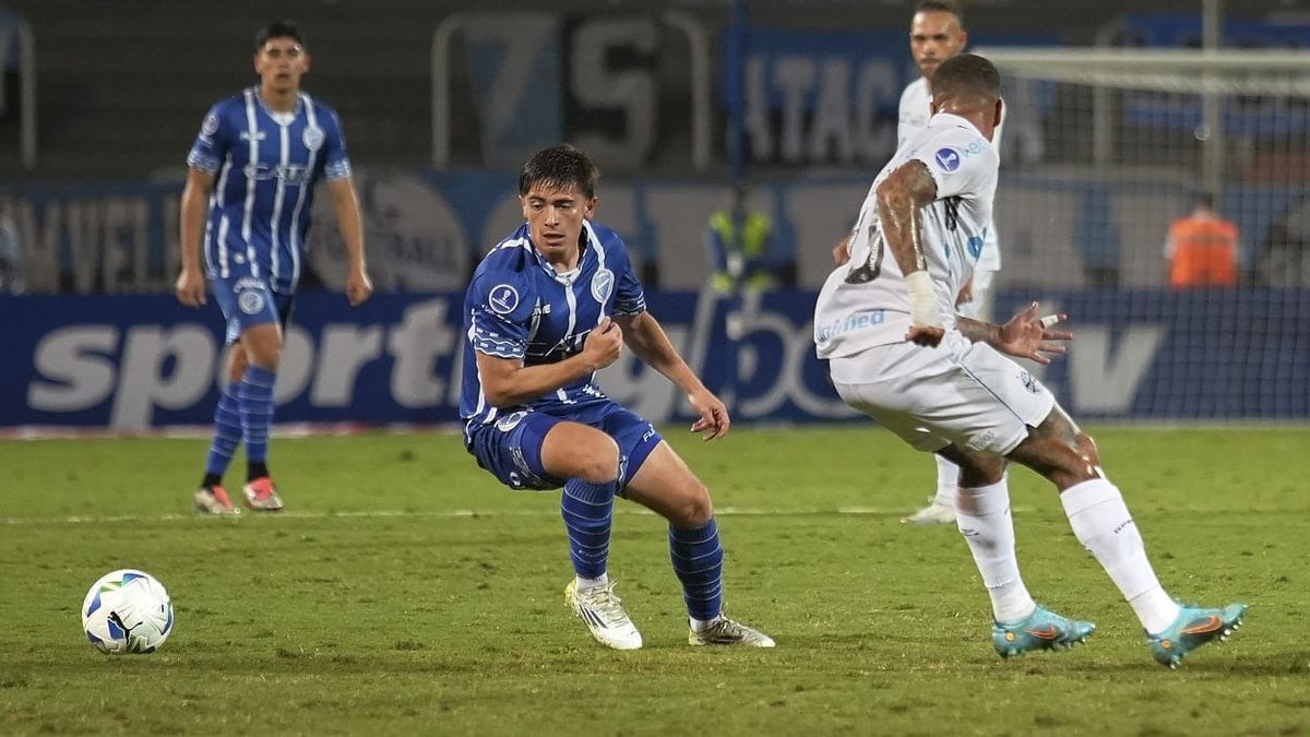 Juan Jos&eacute; P&eacute;rez destac&oacute; el buen rendimiento del equipo ante Gremio en la Copa Sudamericana.