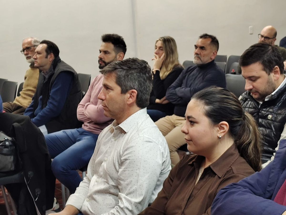 Andrés Lombardi, presidente de la UCR Mendoza y Florencia Lima, titular de la Juventud Radical, encabezaron el encuentro. Andrés Lombardi, presidente de la UCR Mendoza y Florencia Lima, titular de la Juventud Radical, encabezaron el encuentro.