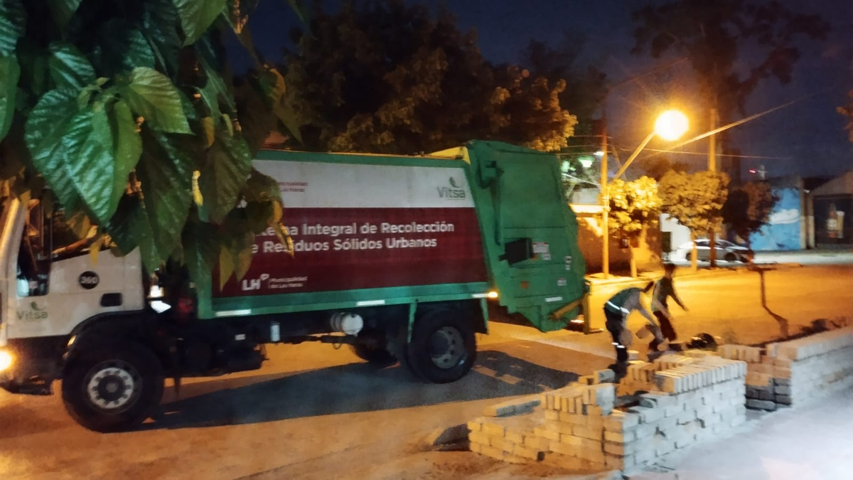 Los camiones recolectores de basura ya andan por las calles de Las Heras.
