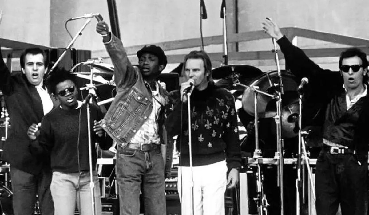 El cierre del concierto de Amnesty en el estadio mundialista fue apoteótico.