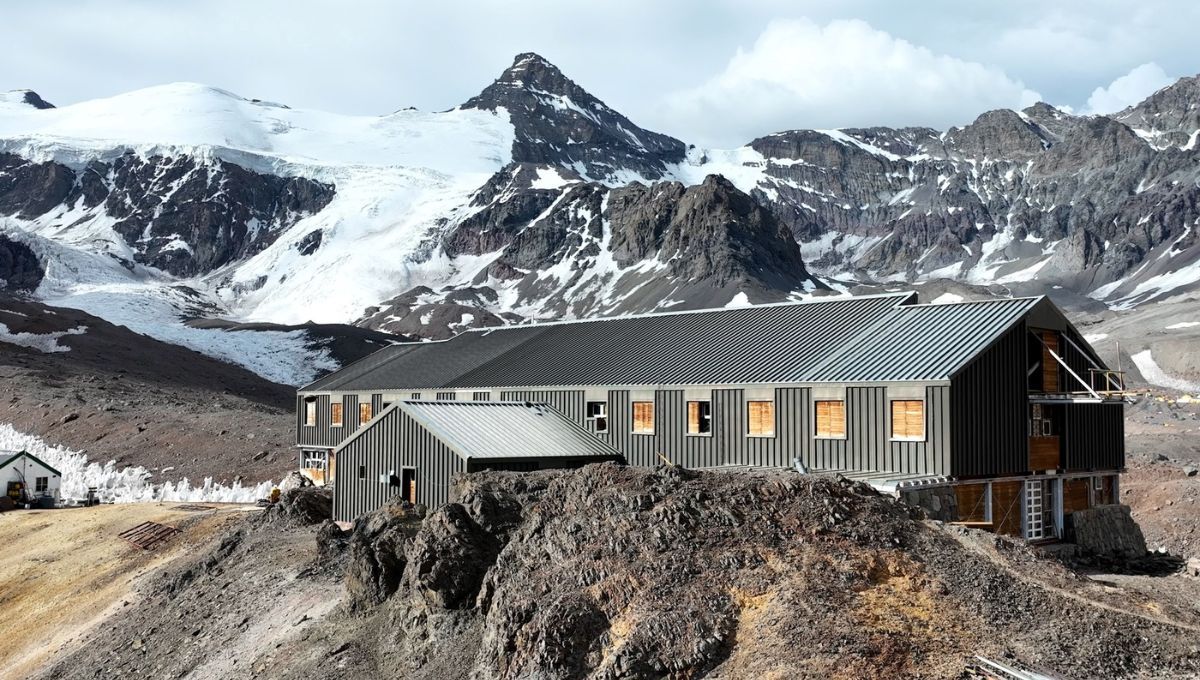 El hotel más alto del mundo quedó abandonado en la Cordillera de los Andes: a más de 4.000 metros de altura