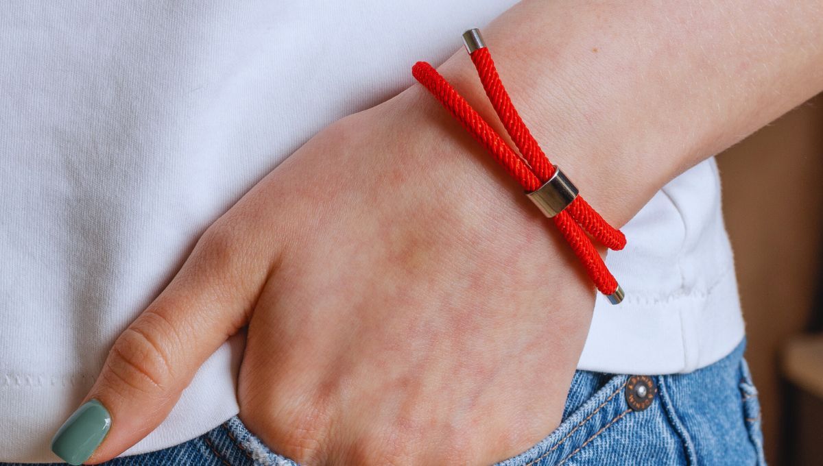 Cómo usar correctamente una pulsera roja