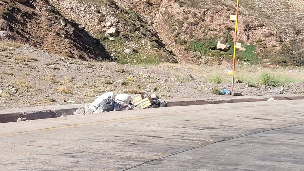 La suciedad en el Paso Los Libertadores. "Todo deja mucho que desear", se quejó una mendocina. La suciedad en el Paso Los Libertadores. "Todo deja mucho que desear", se quejó una mendocina.