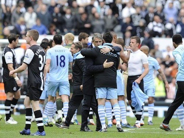 Manchester City ganó y sigue firme en la cima de la Premier League