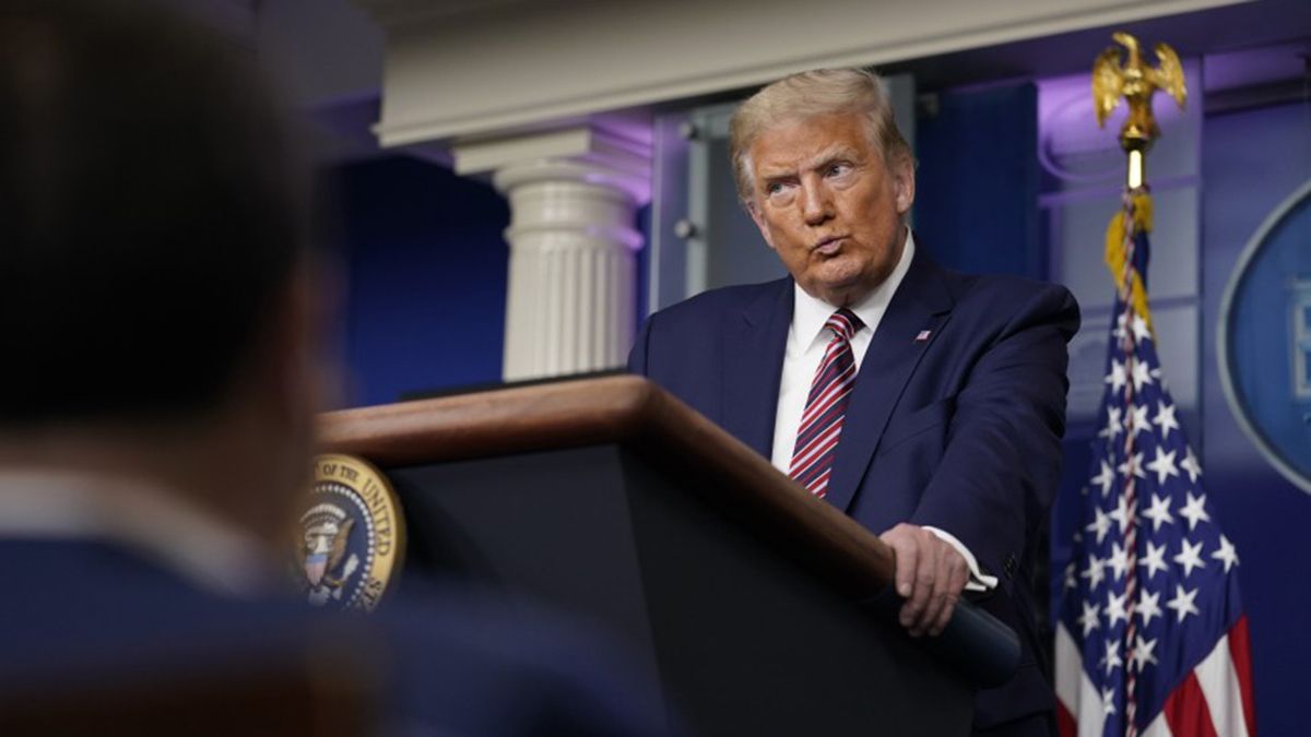 El presidente Donald Trump rechazó las versiones sobre su declaración impositiva y argumentó que es el único que renunció a su salario presidencial