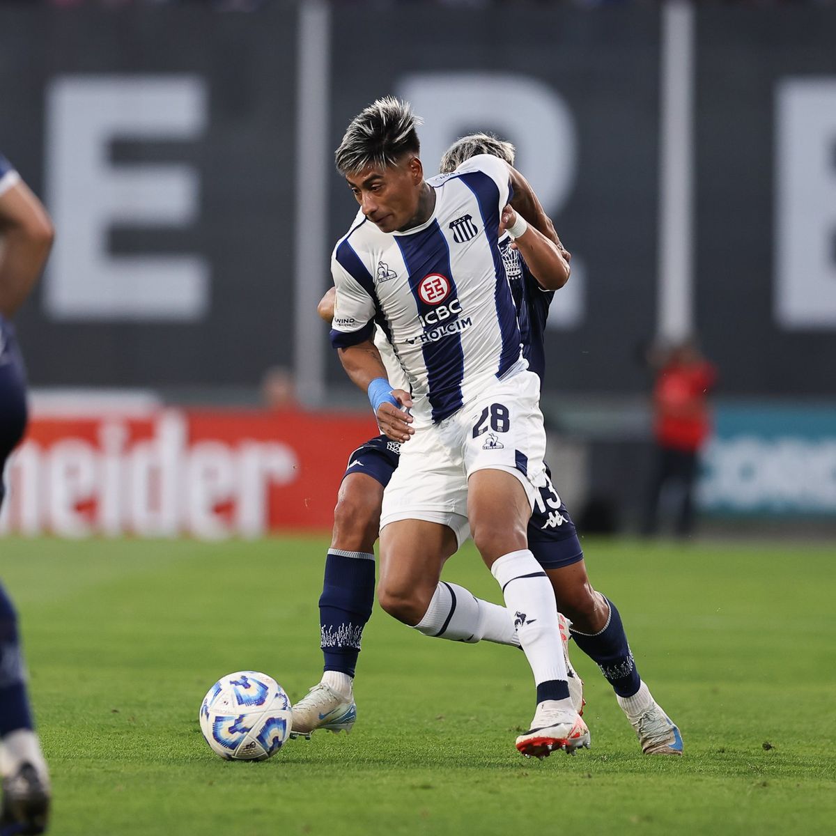 Talleres venció a Huracán en un partido clave por el campeonato de la Liga Profesional. Talleres venció a Huracán en un partido clave por el campeonato de la Liga Profesional.