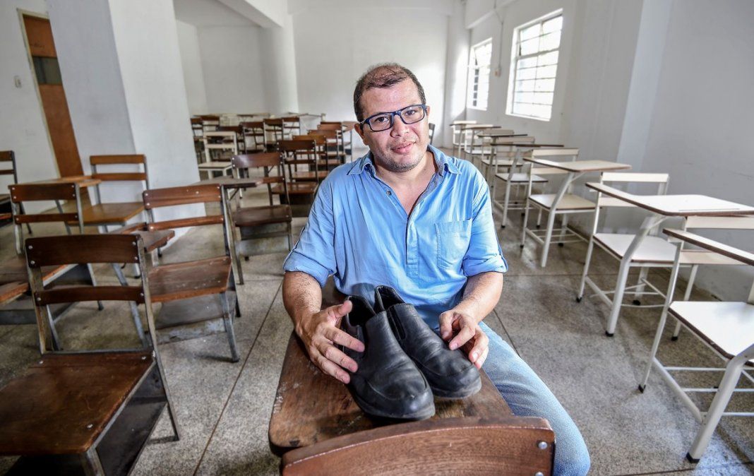 Unos zapatos rotos abren paso a la solidaridad mundial