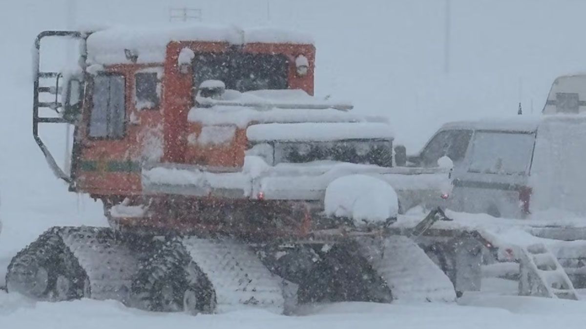 La enorme avalancha provocó la muerte de ocho esquiadores, buscan a uno y seis salvaron milagrosamente su vida.