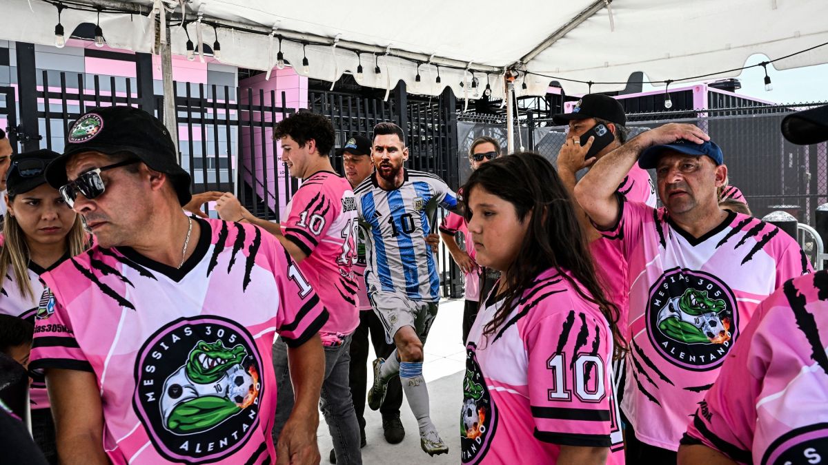 La llegada de Lionel Messi al fútbol estadounidense causó una verdadera revolución entre los fans de los deportes. La llegada de Lionel Messi al fútbol estadounidense causó una verdadera revolución entre los fans de los deportes.