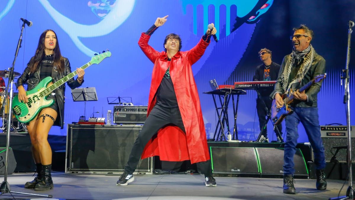 Los Piojos 2025 en Mendoza. Luli Bass, Ciro Mart&iacute;nez, el mendocino Juan Emilio Cucchiarelli y Daniel Pity Fern&aacute;ndez