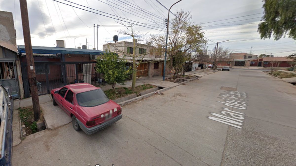 El hombre fue trasladado por su suegro y vecinos al Hospital El Carmen, donde los médicos confirmaron su muerte. El hombre fue trasladado por su suegro y vecinos al Hospital El Carmen, donde los médicos confirmaron su muerte.